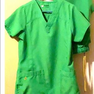 Wonder wink scrub top